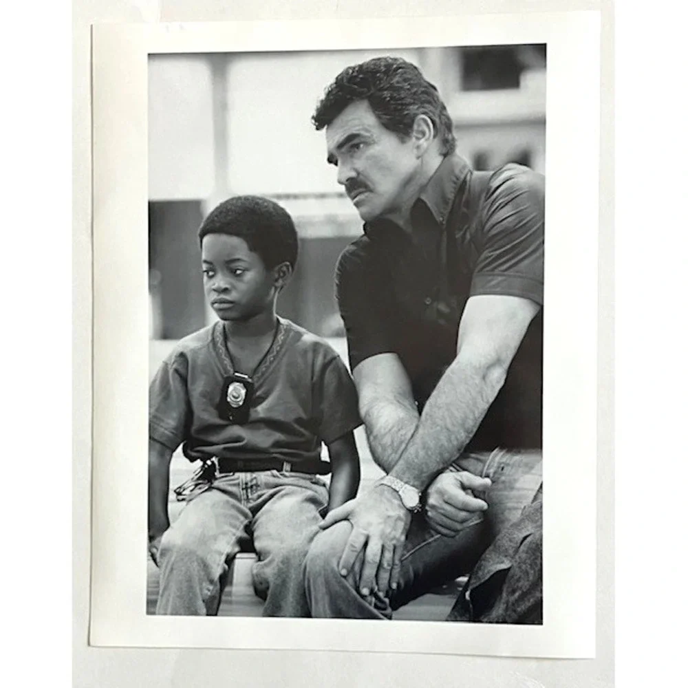 Burt Reynolds Two 8 x 10 Photograph Photo's and Two 4 x 9 Cards- Movie Star